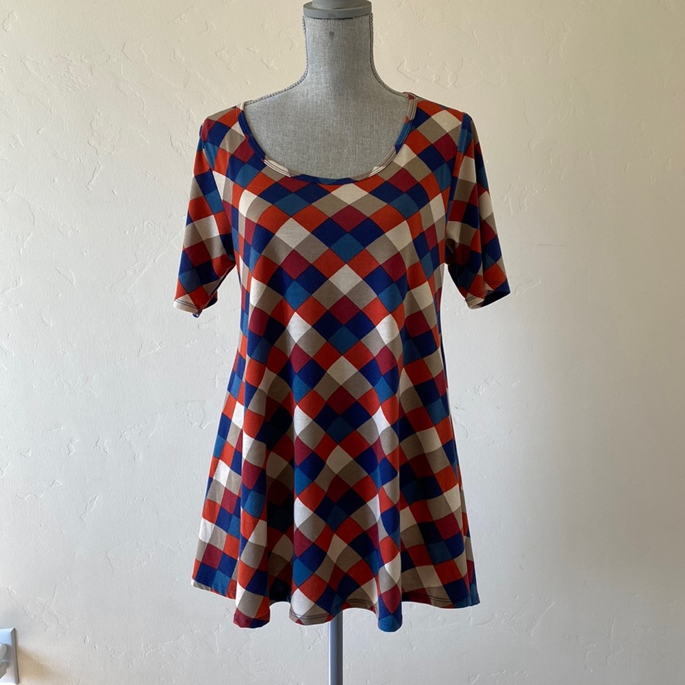 LuLaRoe Perfect, this shirt is perfect for any casual occasion